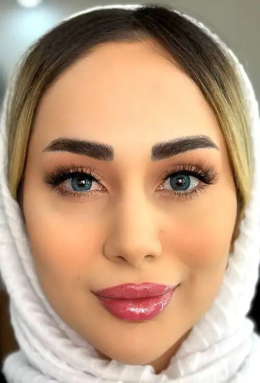 خرید لنز رنگی آبی یونیک مگنولیا
