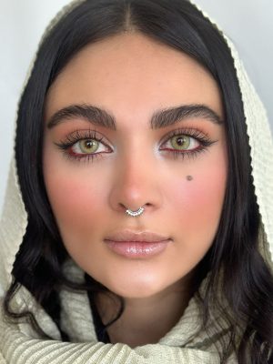 خرید لنز رنگی سبز عسلی یونیک لایم گرین