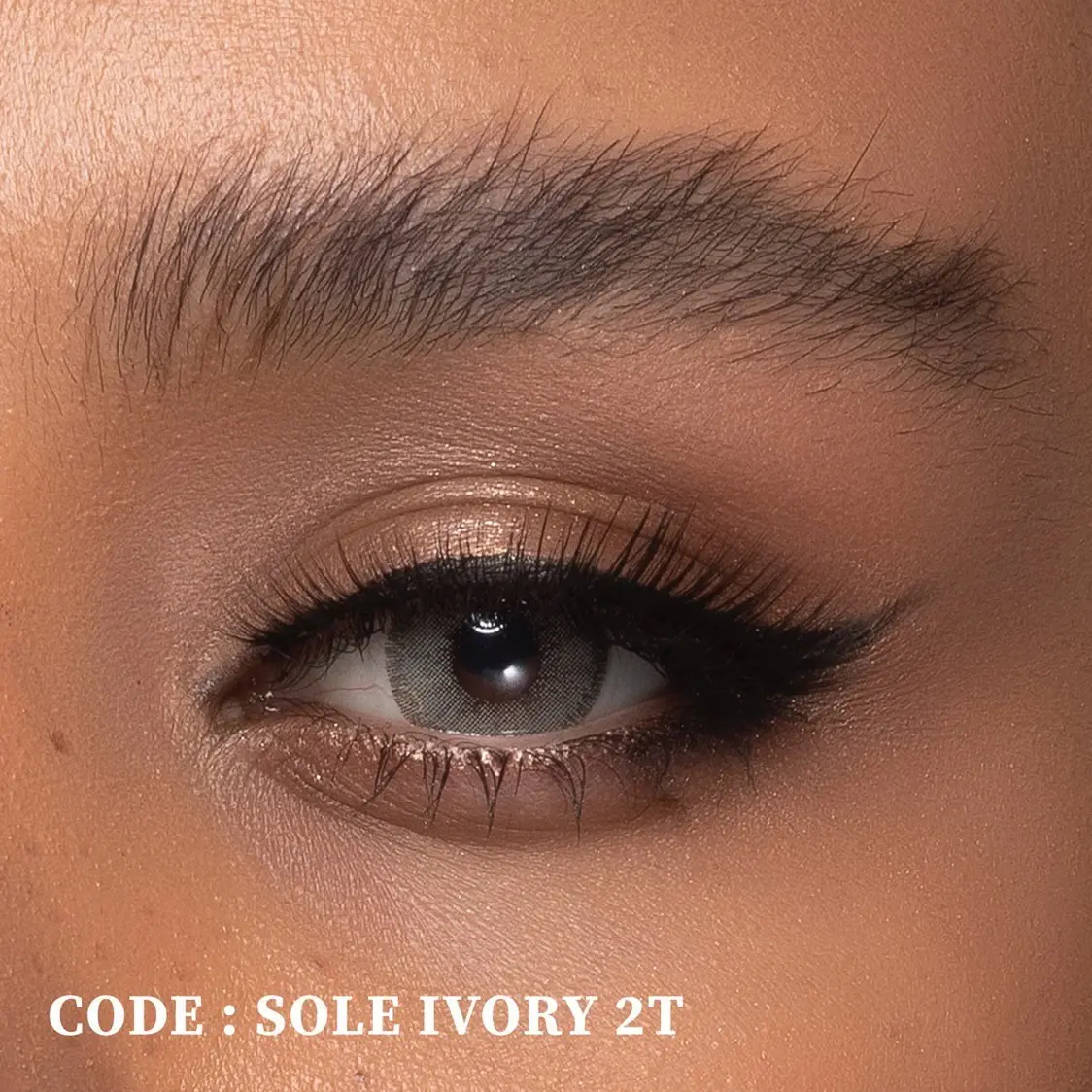لنز رنگی طوسی روشن یخی دور مشکیSole Ivory 2T